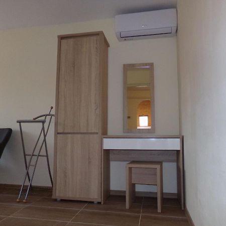 Hold-On Apartman Gyula Exterior photo