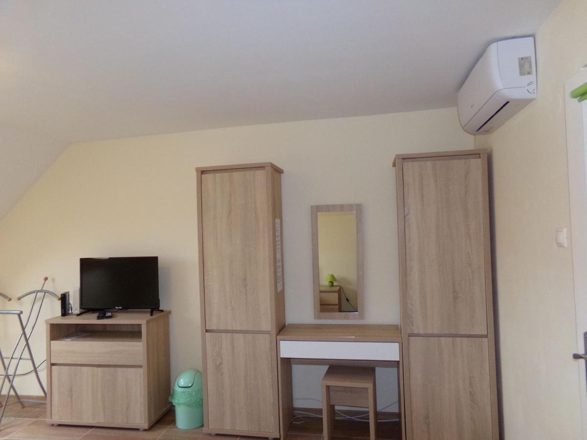 Hold-On Apartman Gyula Exterior photo