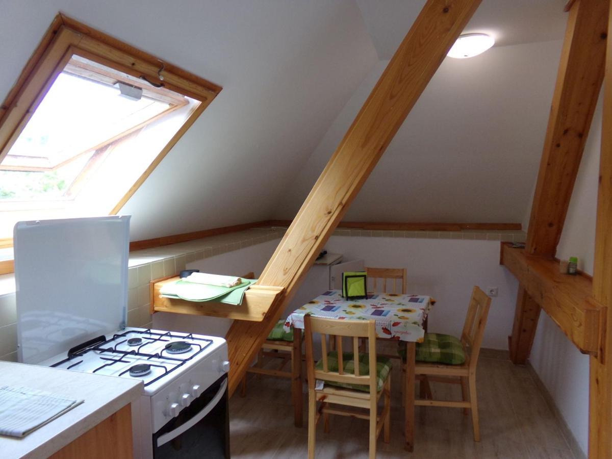 Hold-On Apartman Gyula Exterior photo