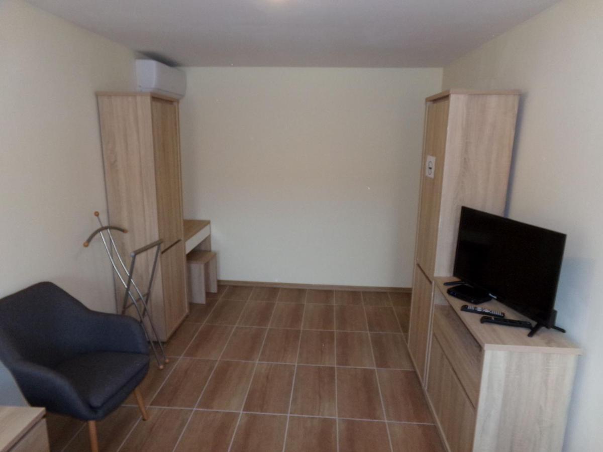 Hold-On Apartman Gyula Exterior photo