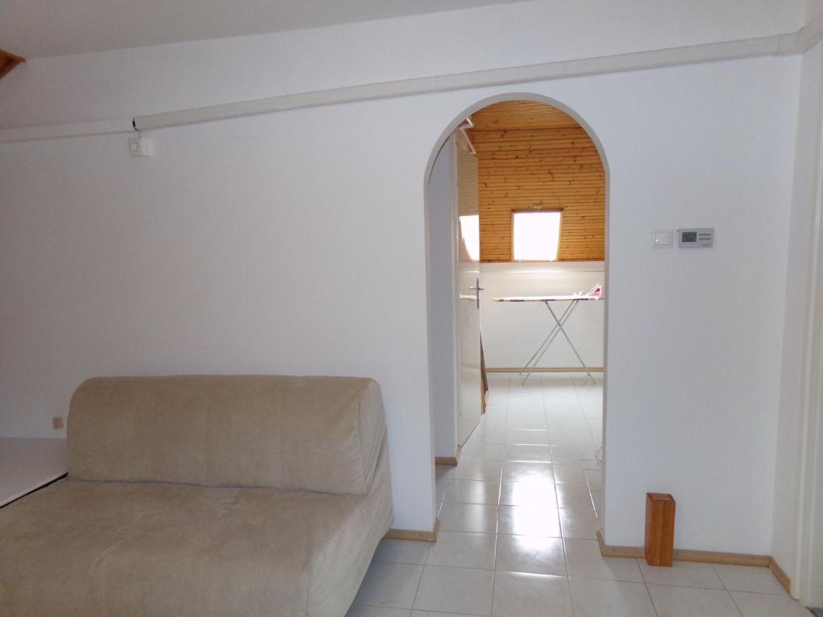 Hold-On Apartman Gyula Exterior photo